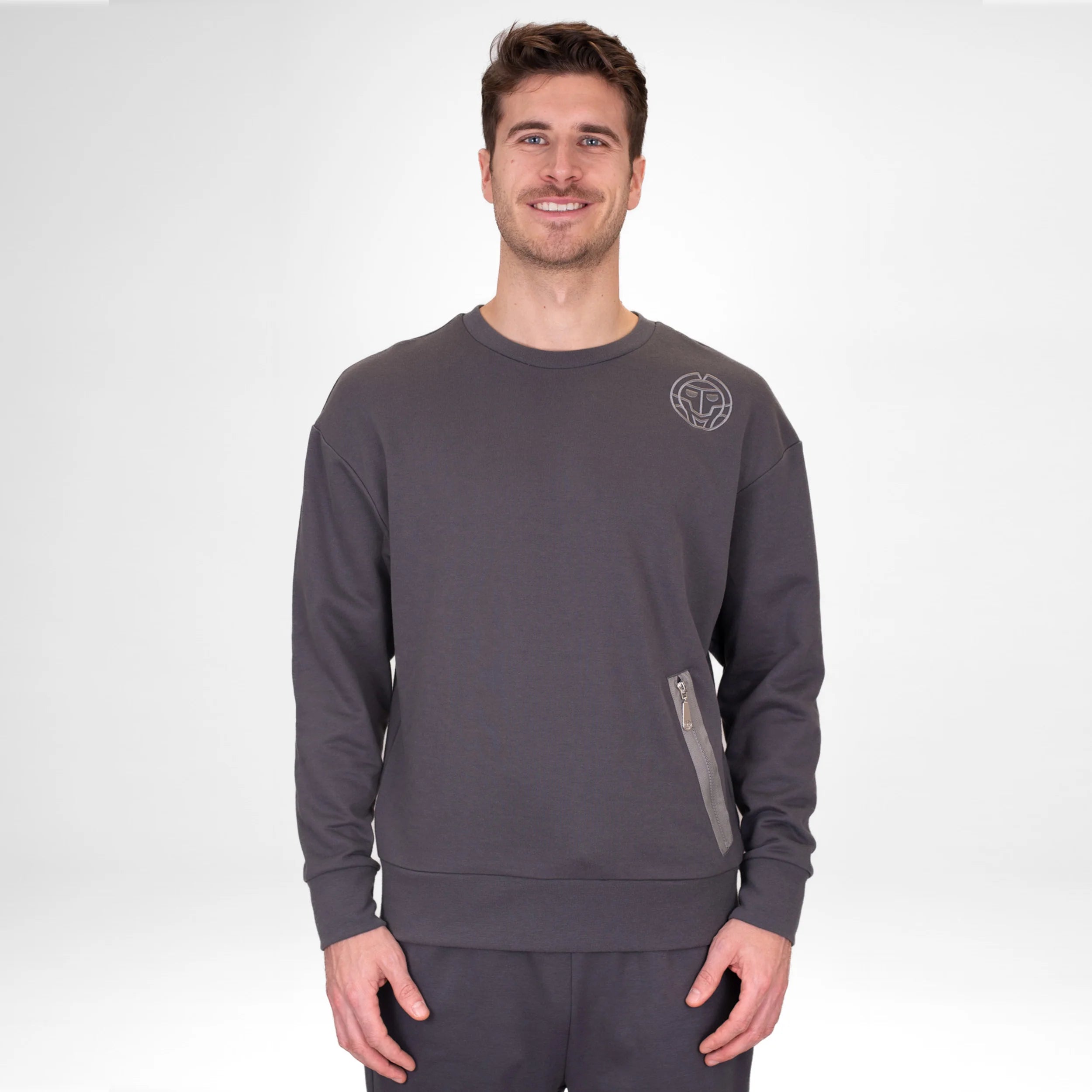Poleron Hombre Bidi Badu Chill Crew Sweatshirt Men Dark Grey Talla L